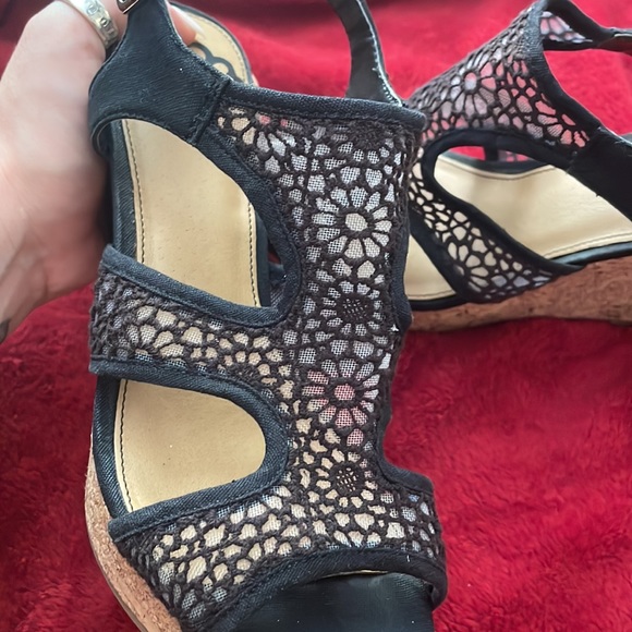 Fergalicious by Fergie black denim espadrilles with lace design - Picture 6 of 6